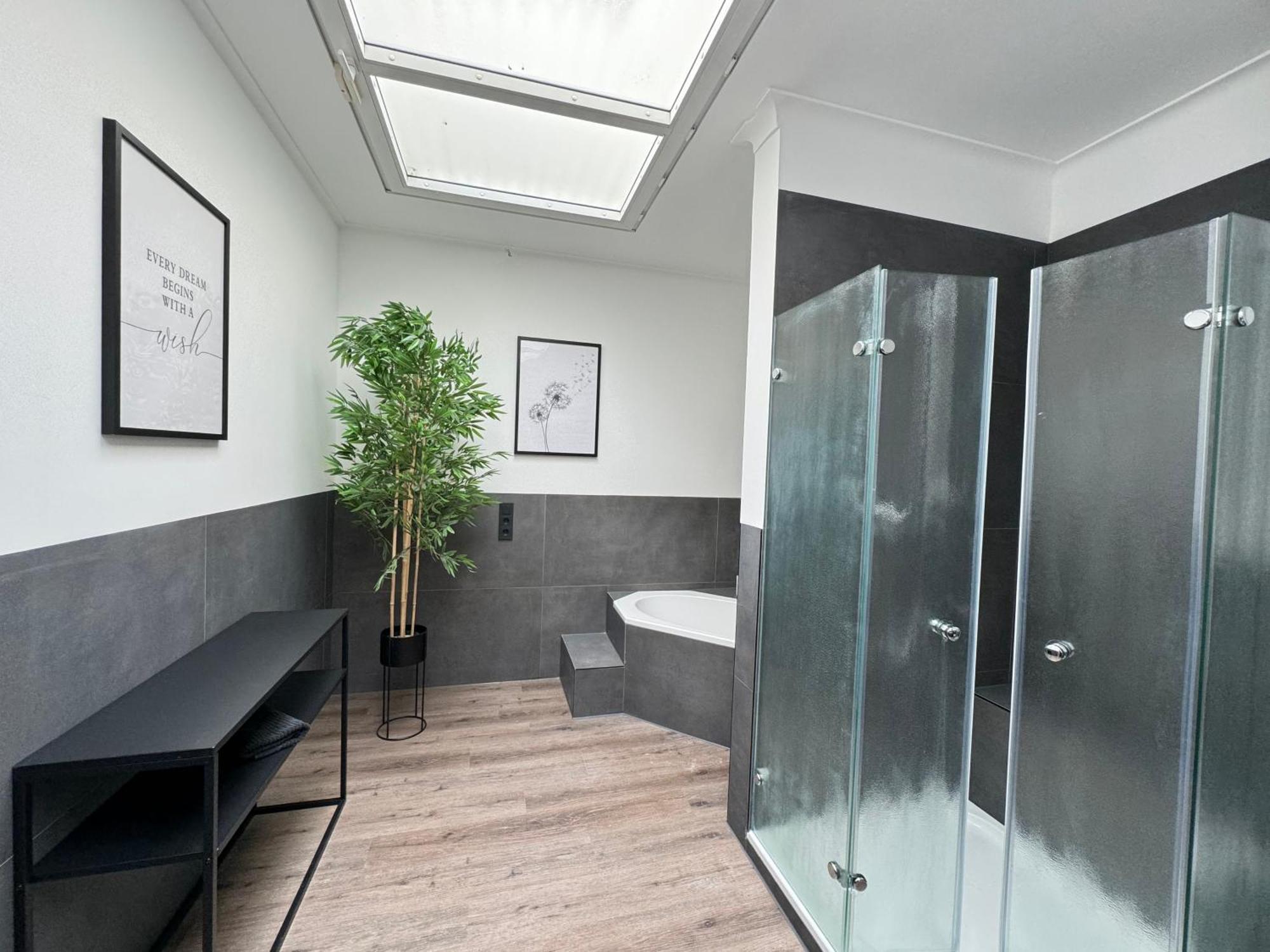 220 Qm Penthouse Wohnung Mit Fahrstuhl - Ohne Spa 曼海姆 外观 照片